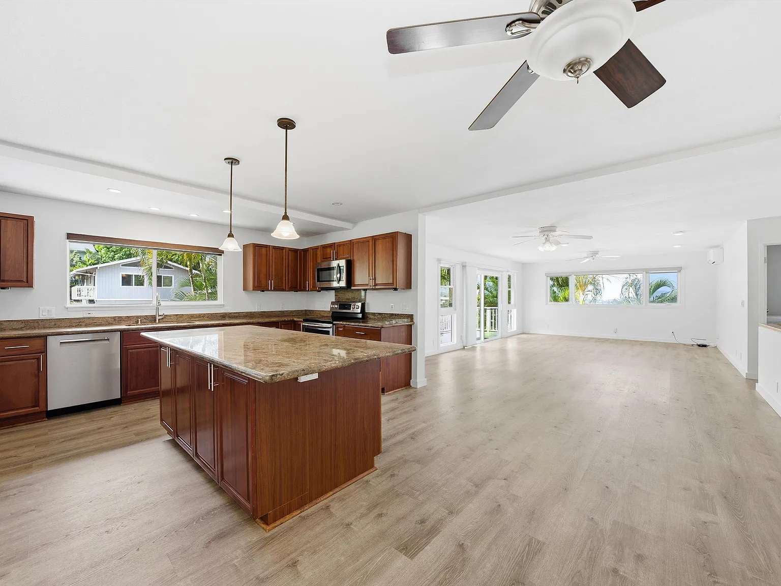 4 bed, 3459 sqft, $8,000 — Photo 4
