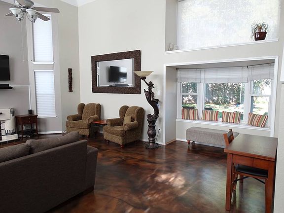 3rd image of 625 Arbor Ct