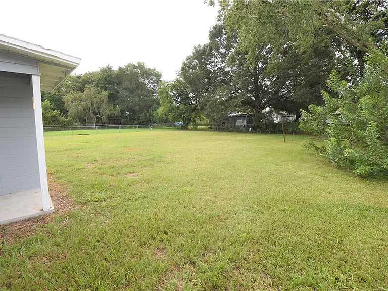 2445 Lakeview St — Photo 16