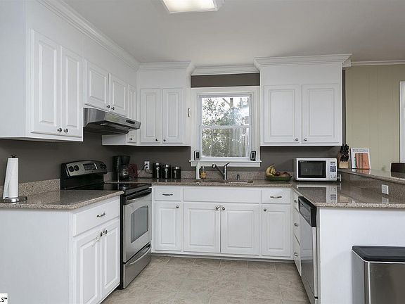 4th image of 104 Mimosa Dr