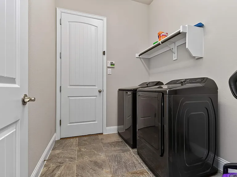 2626 Flat Bush Ave — Photo 44