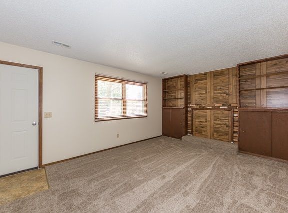 3rd image of 209 S York Ct