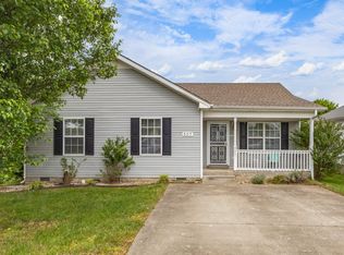 557 Oakmont Dr, Clarksville, TN 37042