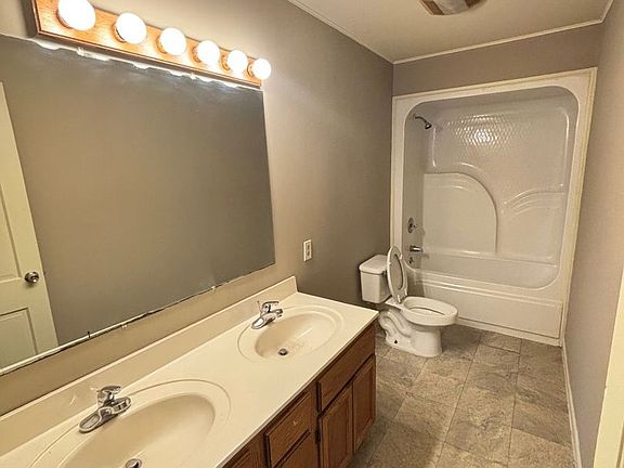 4th image of 822 W Hill St #261