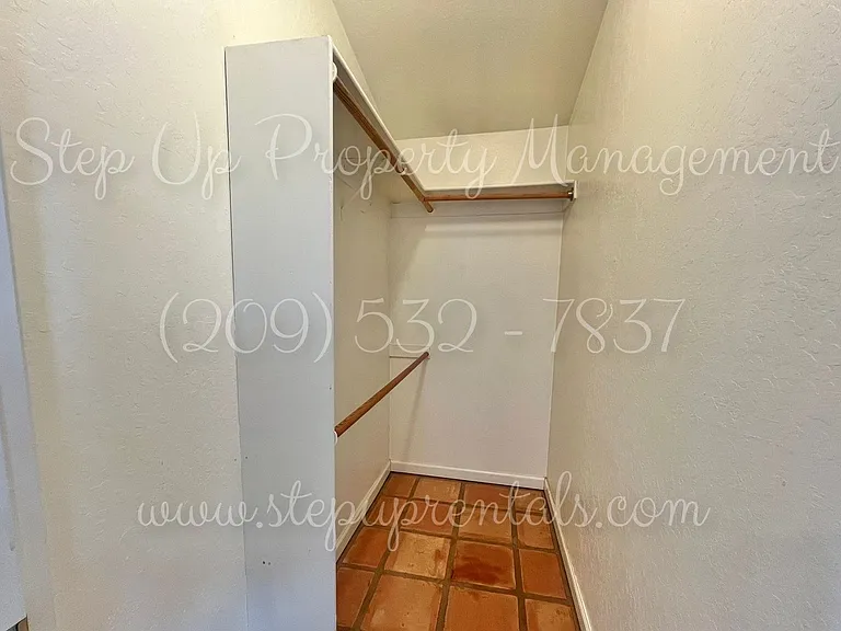 816 Oneida St — Photo 12