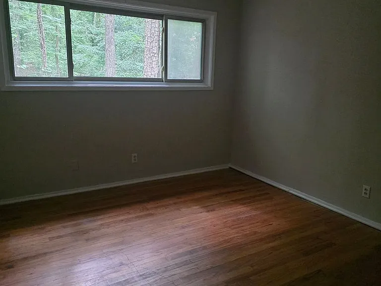 1617 Old Oxford Rd — Photo 9