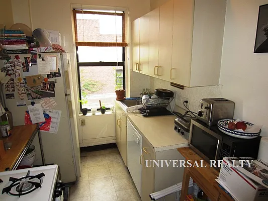 Rented by Universal Realty Group | media 17