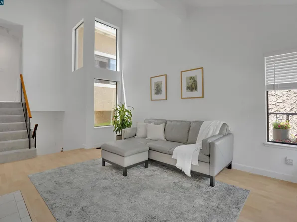 2105 Lost Lake Pl, Martinez, CA 94553