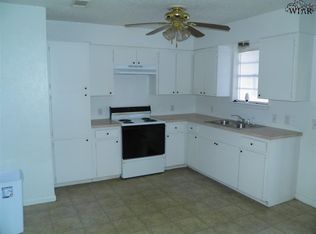 211 E Garden Dr, Iowa Park, TX 76367