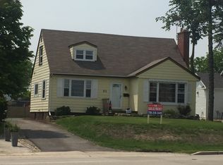 111 Ogden Ave, Clarendon Hills, IL 60514