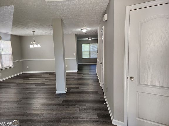 5th image of 2382 Temple View Dr