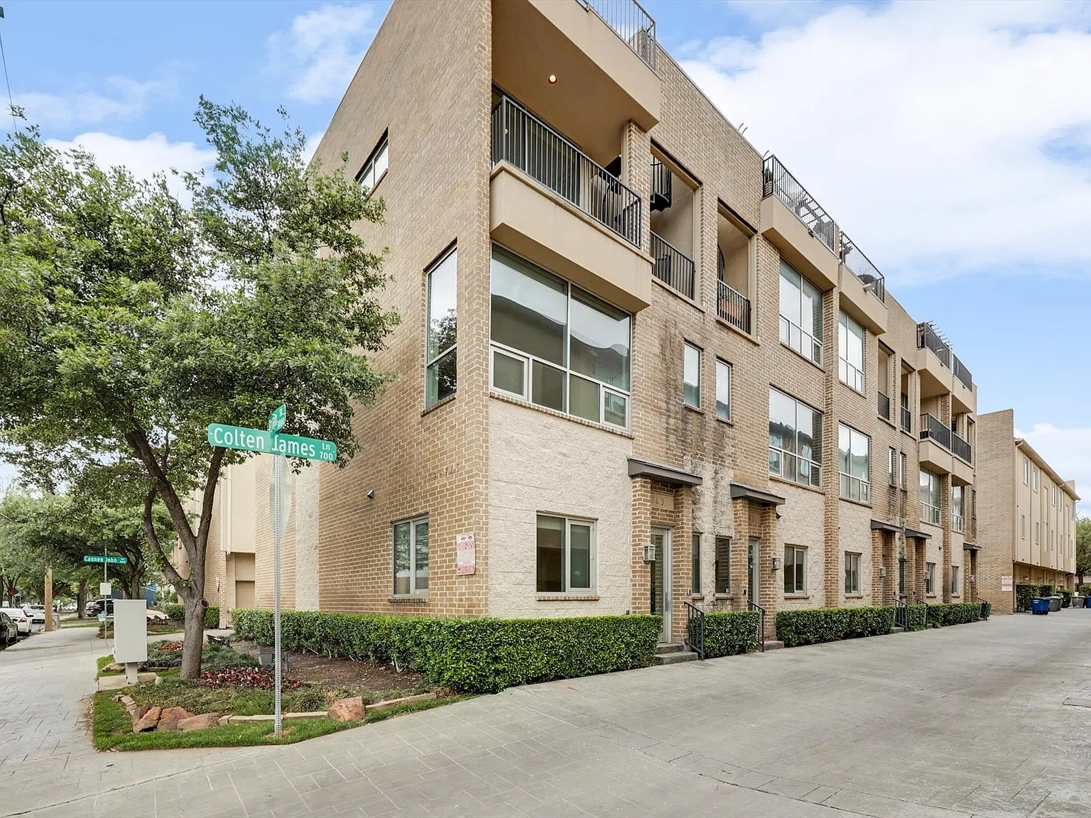 2 bed, 2.5 bath, 1799 sqft, $2,850 — Photo 1