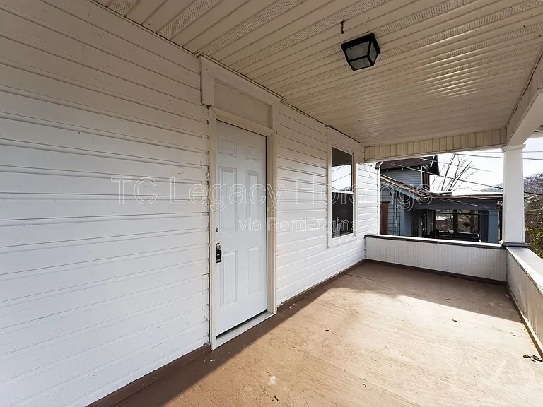 604 Hart St — Photo 7