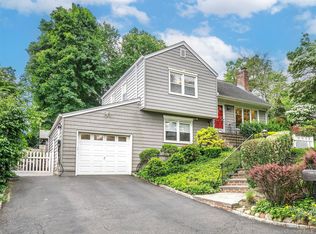 7 Cedar Lane, Glen Head, NY 11545