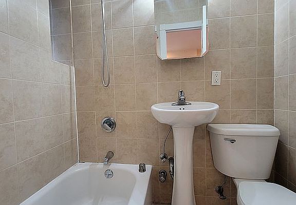 5th image of 145 E 17th St #X2