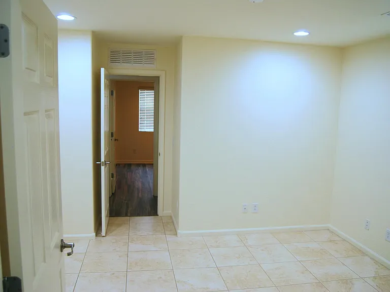 2515 E Electra Ln — Photo 9