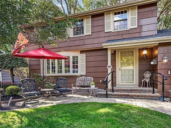 3rd image of 45 Shadowlawn Ct