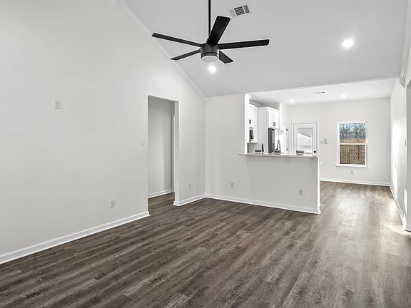 5th image of 202 S Apple St