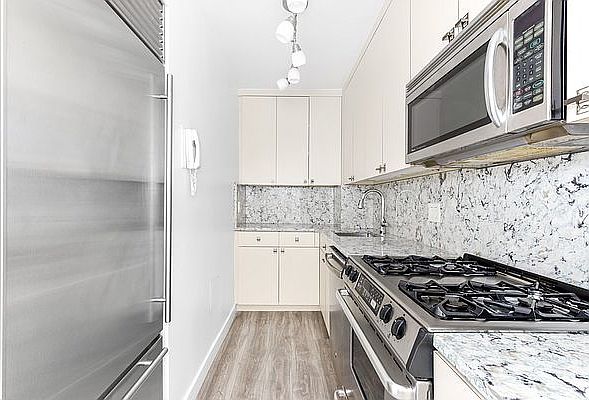 1st image of 77 W 55th St APT 14H
