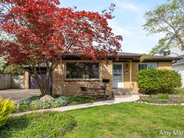 1553 Ridgewood Ave SE, East Grand Rapids, MI 49506