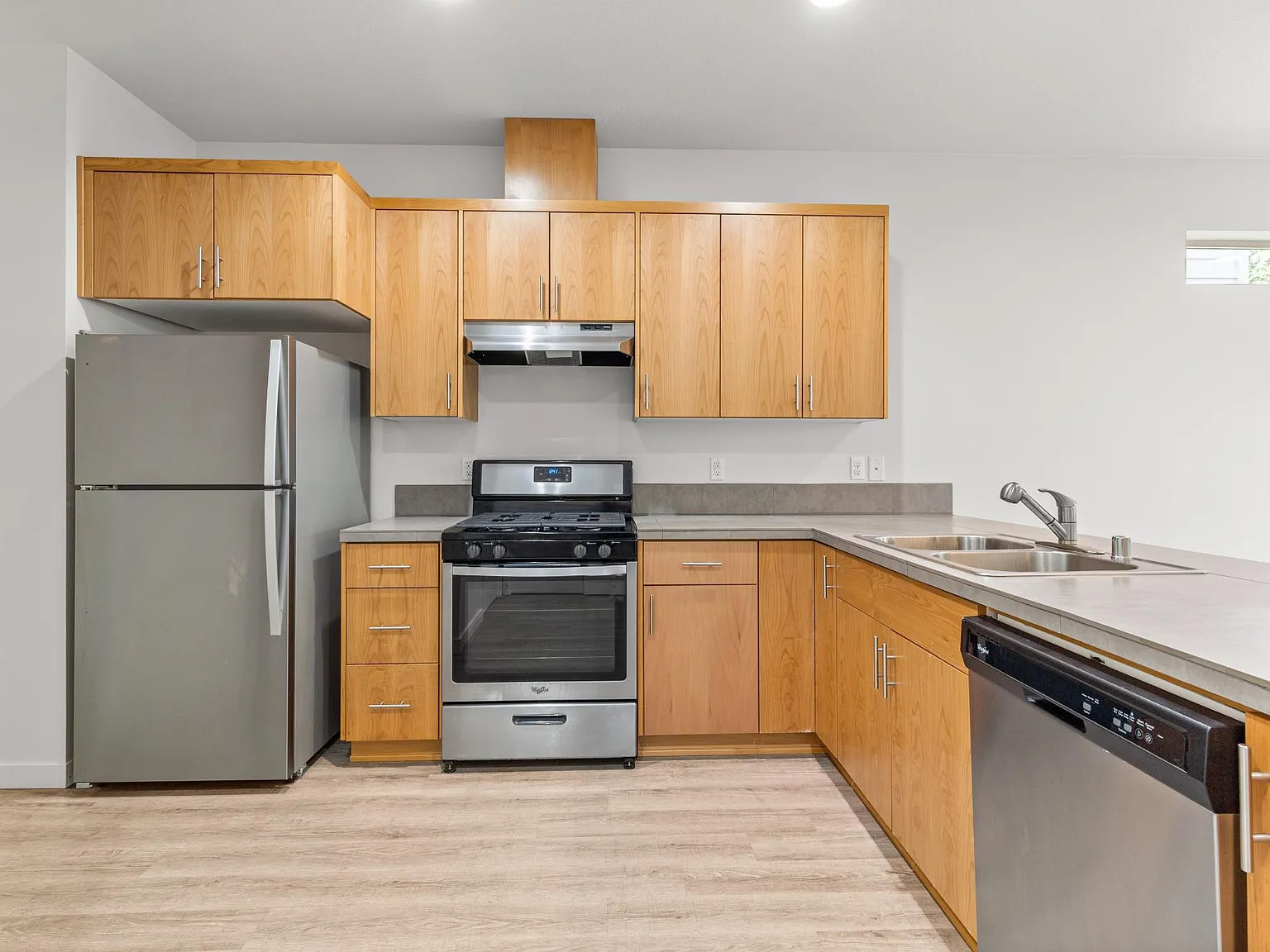 3 bed, 2.5 bath, 1450 sqft, $2,250 — Photo 4