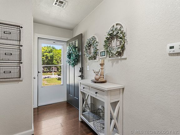 3rd image of 1126 W 12th St