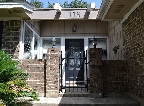 3rd image of 115 E Sierra Cir