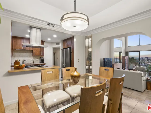 8455 Fountain Ave Unit 402, West Hollywood, CA 90069