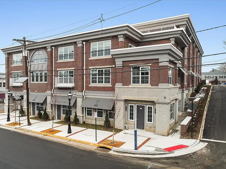 25 Hillside Ave #109 — Photo 14