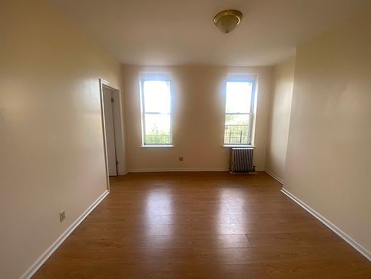 3rd image of 450 49th St APT 15