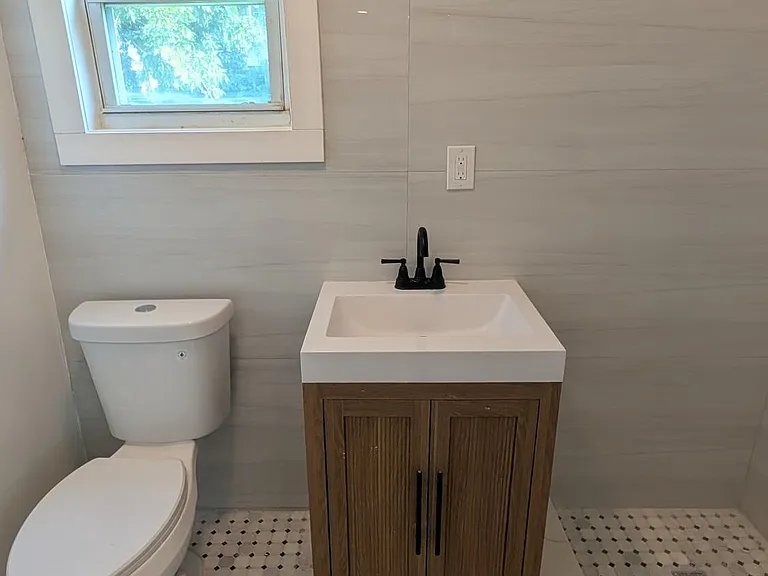 20 Howard Ave #B — Photo 5