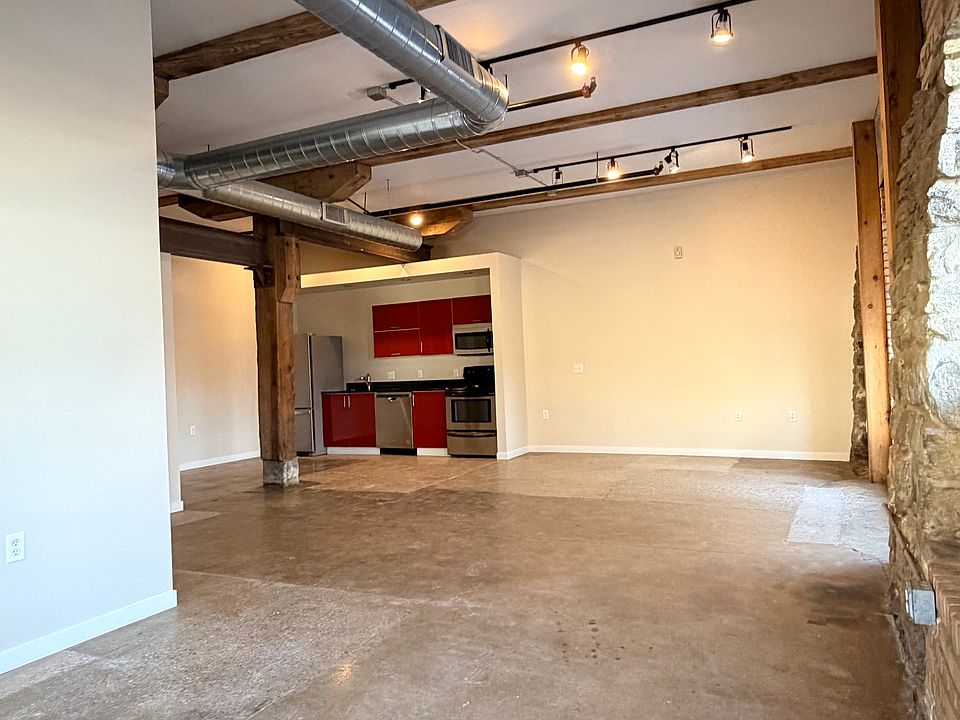 Unit 003 Living area