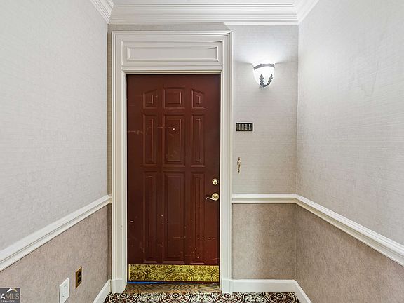 4th image of 3334 Peachtree Rd NE APT 1001