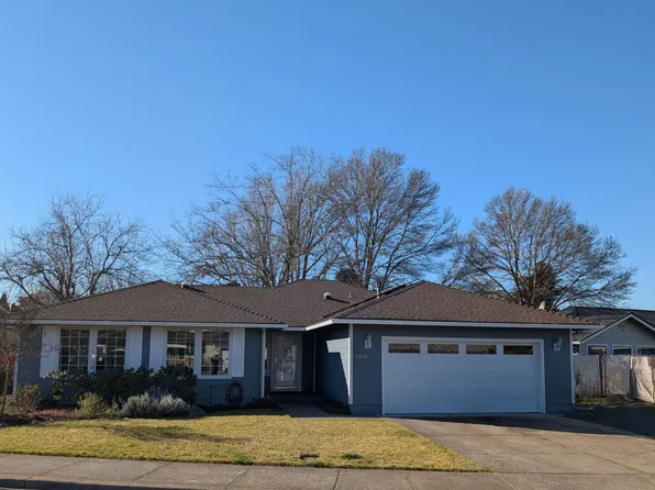 2388 Temple Dr, Medford, OR 97504