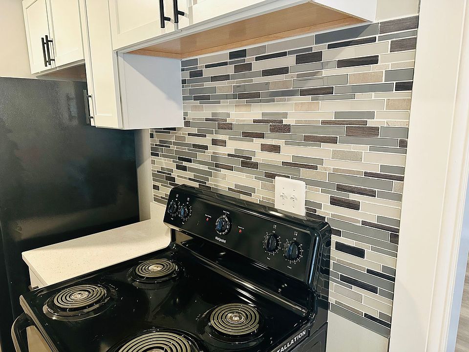 1st image of 3330 N Meridian St APT 204