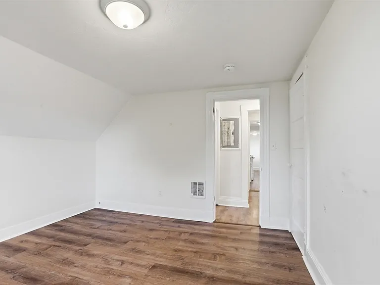 121 Glendale St #3 — Photo 14