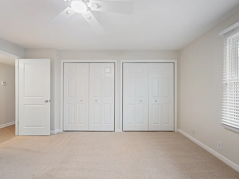 Western Hills Apartments — Photo 8