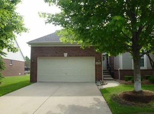 63304 E Charleston Dr, Washington Twp, MI 48095
