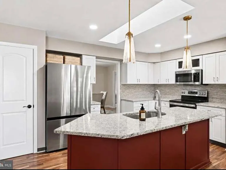 203 Birchside Cir — Photo 2