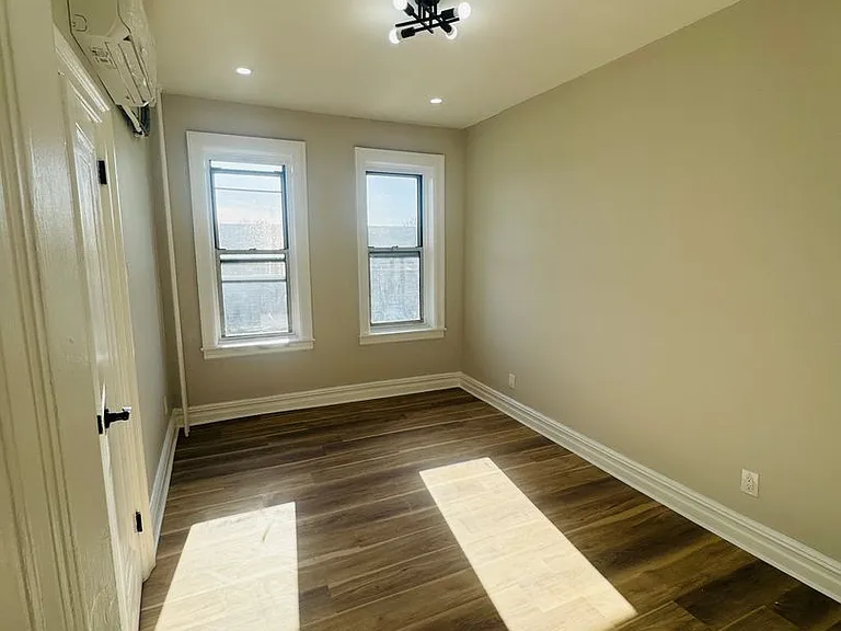 863 Avenue C — Photo 16
