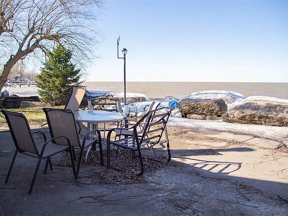 4th image of 68 W Beach Dr