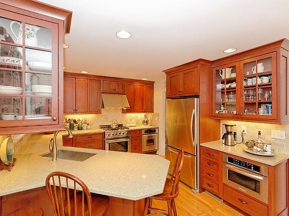 4th image of 815 Warner Rd