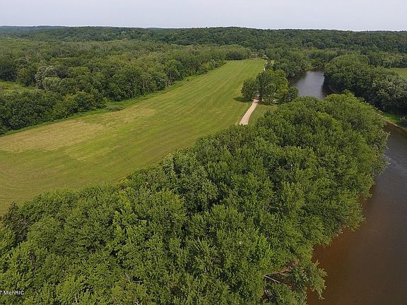 3rd image of 8293 Bluewater Hwy