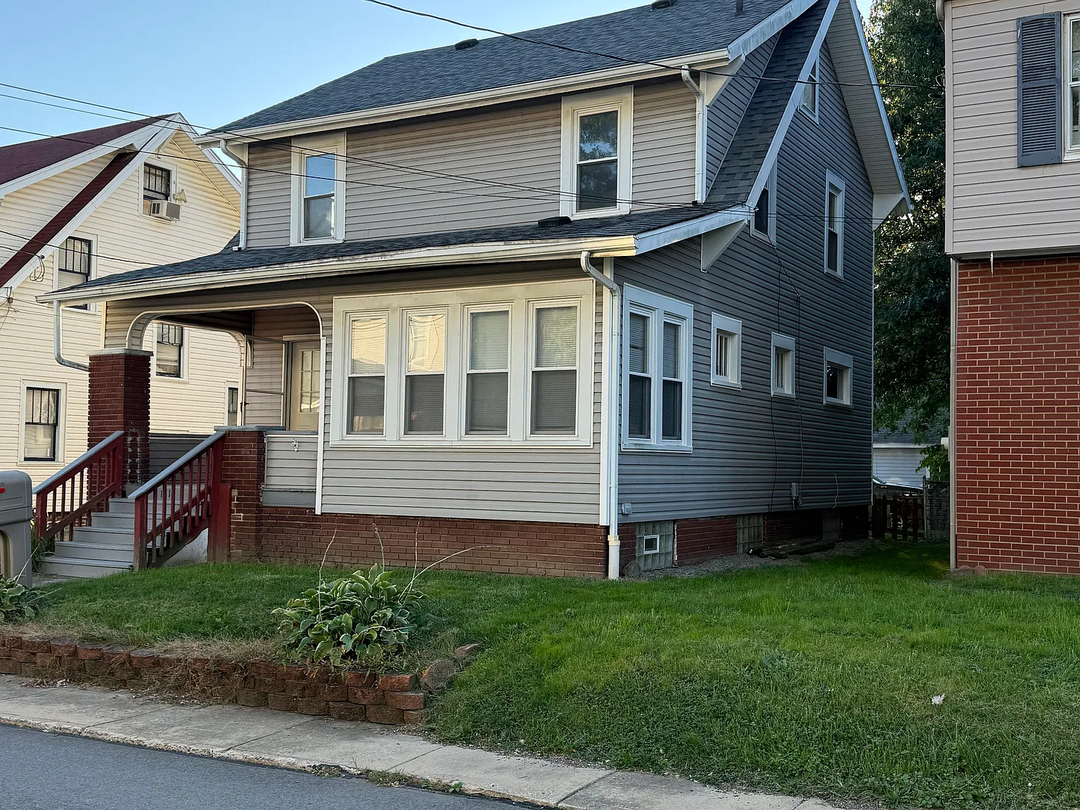 3 bed, 1325 sqft, $1,000 — Photo 1
