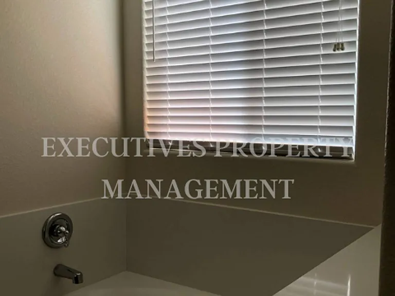 1470 Woodbury Ct — Photo 11