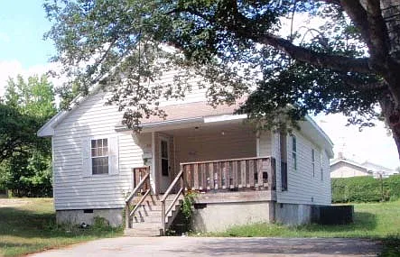 310 W Austin St