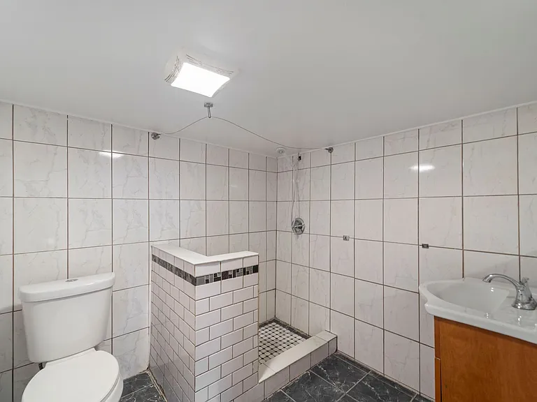 2215 N Wood Ave — Photo 25