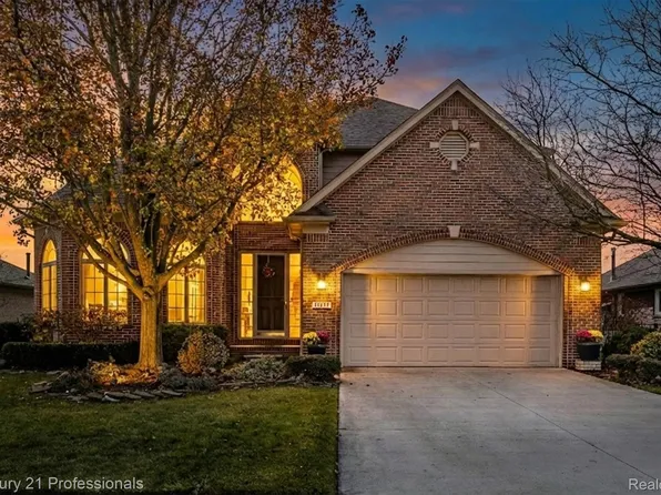 16170 Musket Dr, Macomb, MI 48044