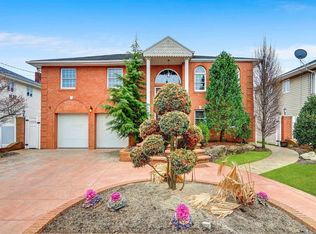 2566 Harvard Ln, Seaford, NY 11783