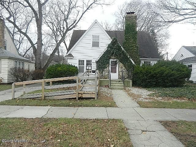 1st image of 126 W 10th St
